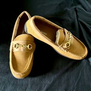 Big boys Steve Madden sz 5 taupe loafers never worn